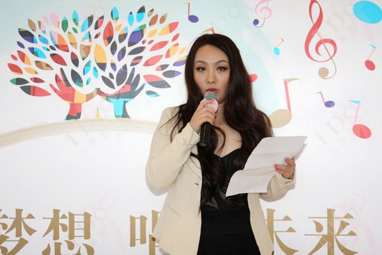 沈娜办慈善音乐会为民工子女实现艺术梦
