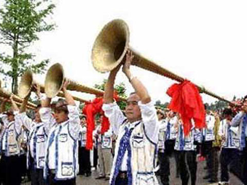 【音乐百科】彝族婚礼上的过山号和唢呐声--钢