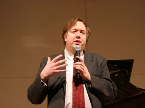 布兰登博士将与新雅音乐的创始人尼关于英国著名指挥家尼克史密斯