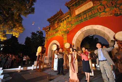 古典音乐家哈辉创作的弦诗新雅乐走进孔庙-小