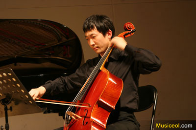 青年大提琴演奏家朱牧