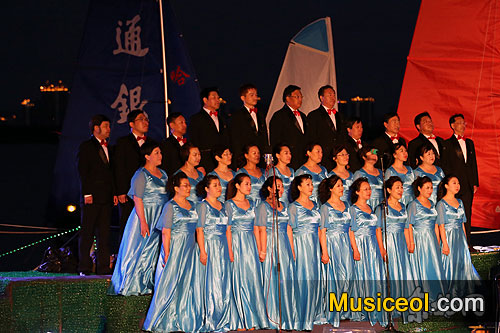 哈尔滨市举办水上交响合唱音乐会--乐理视频教