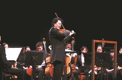 大剧院音乐家深情演绎《梁祝》感动加拿大观众.jpg 大剧院音乐家深情演绎《梁祝》感动加拿大观众.jpg