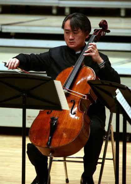 王健明晚上海演奏《e小调大提琴协奏曲》--乐