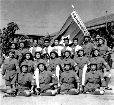 1970꣬ú˾ӲμӡɫӾݳ.jpg