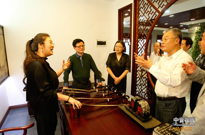 第十届中国音乐金钟奖二胡比赛评委赴无锡梅村.jpg