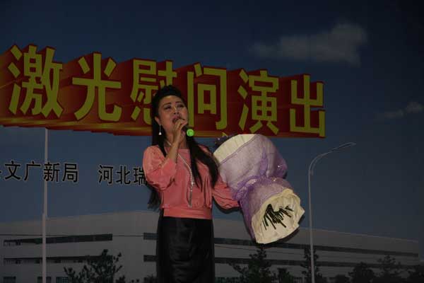 王聆燕演唱《到人民中去》.jpg 王聆燕演唱《到人民中去》.jpg