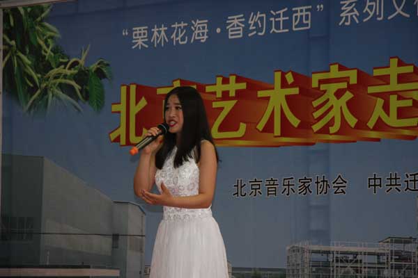 女高音歌唱家马飞演唱《跟你走》.jpg 女高音歌唱家马飞演唱《跟你走》.jpg