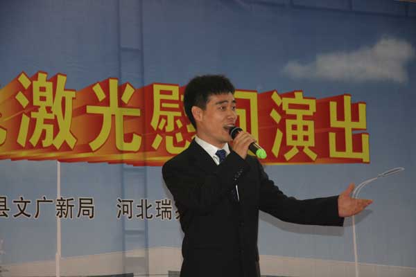 男高音歌唱家吴永飞演唱《母亲》.jpg 男高音歌唱家吴永飞演唱《母亲》.jpg
