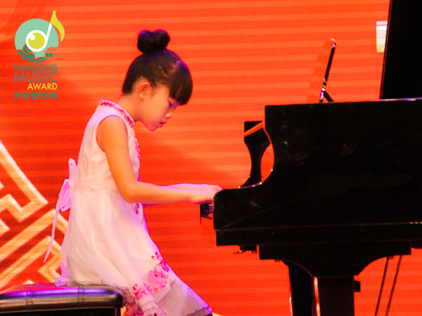 2016首都之星新春音乐会 李瑜桐.jpg 2016首都之星新春音乐会 李瑜桐.jpg