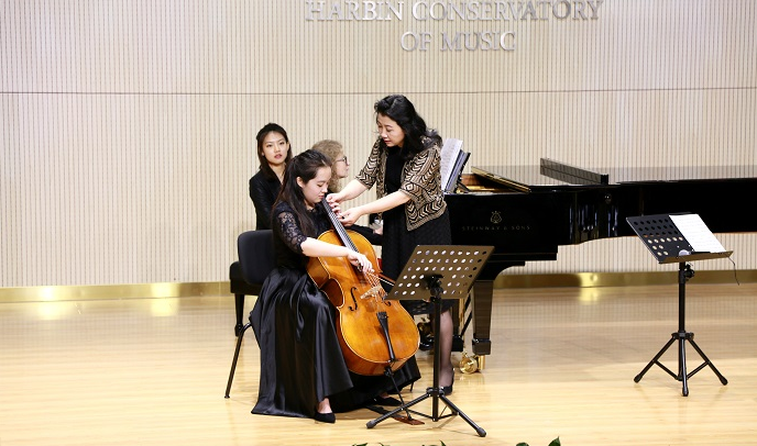 哈尔滨音乐学院管弦系举办娜木拉大提琴大师班